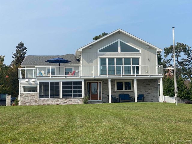 430 Lake Shore Drive, Escanaba, MI 49829