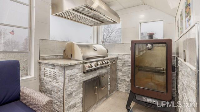 430 Lake Shore Drive, Escanaba, MI 49829