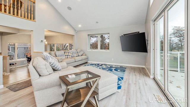 430 Lake Shore Drive, Escanaba, MI 49829