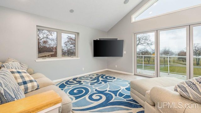 430 Lake Shore Drive, Escanaba, MI 49829