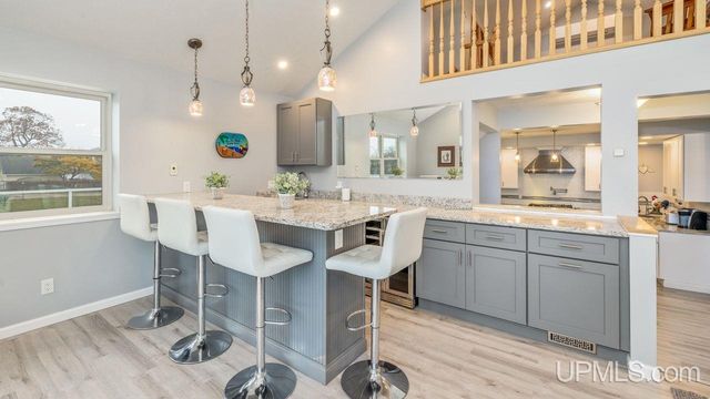 430 Lake Shore Drive, Escanaba, MI 49829