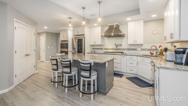 430 Lake Shore Drive, Escanaba, MI 49829