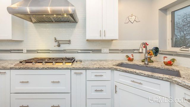 430 Lake Shore Drive, Escanaba, MI 49829