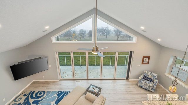 430 Lake Shore Drive, Escanaba, MI 49829