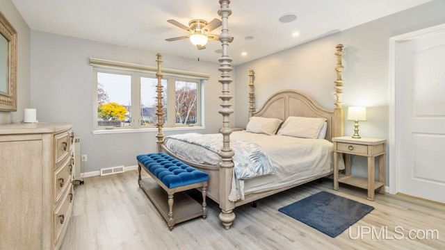 430 Lake Shore Drive, Escanaba, MI 49829