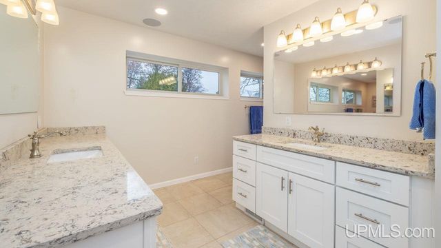 430 Lake Shore Drive, Escanaba, MI 49829