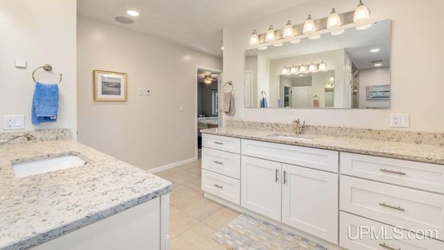 430 Lake Shore Drive, Escanaba, MI 49829