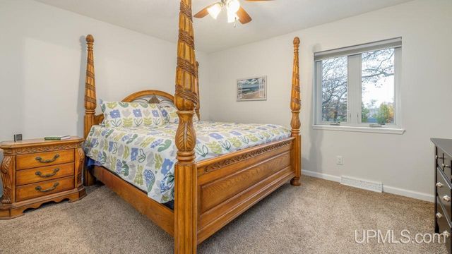 430 Lake Shore Drive, Escanaba, MI 49829
