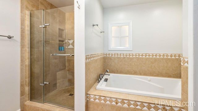 430 Lake Shore Drive, Escanaba, MI 49829