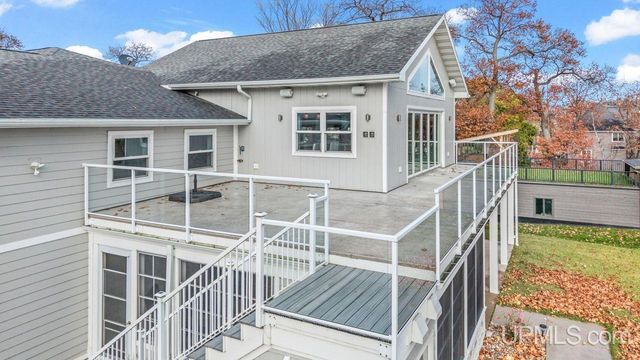 430 Lake Shore Drive, Escanaba, MI 49829