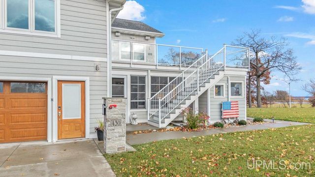 430 Lake Shore Drive, Escanaba, MI 49829