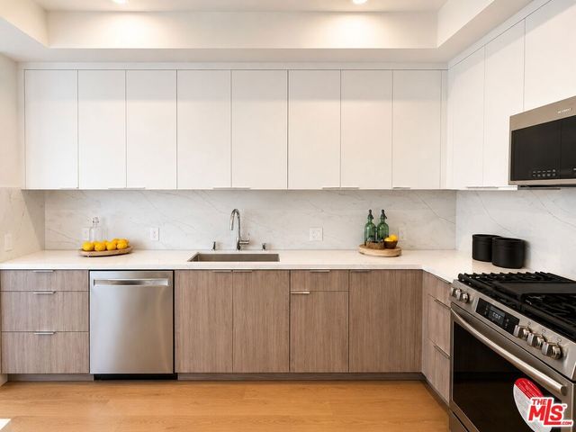 1257 N Detroit Street 401, West Hollywood, CA 90046