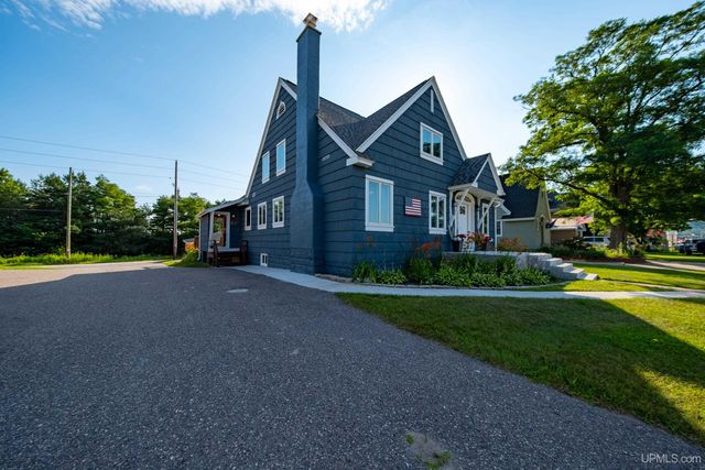 212 W Munising Avenue, Munising, MI 49862