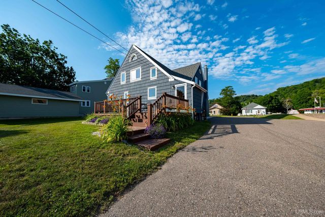 212 W Munising Avenue, Munising, MI 49862
