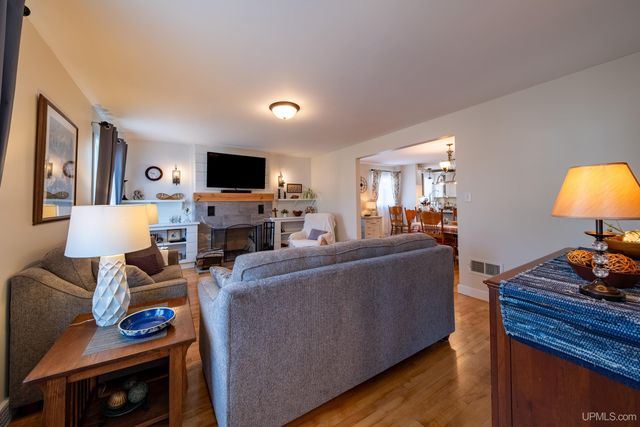 212 W Munising Avenue, Munising, MI 49862