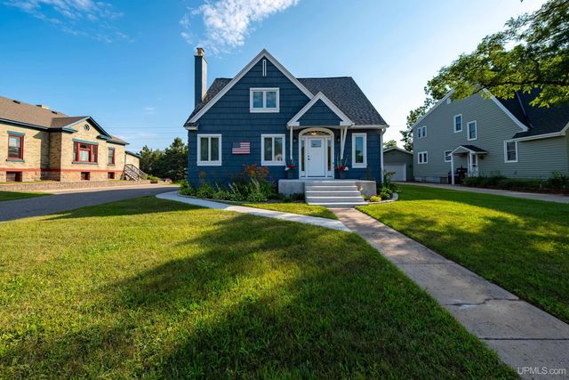 212 W Munising Avenue, Munising, MI 49862