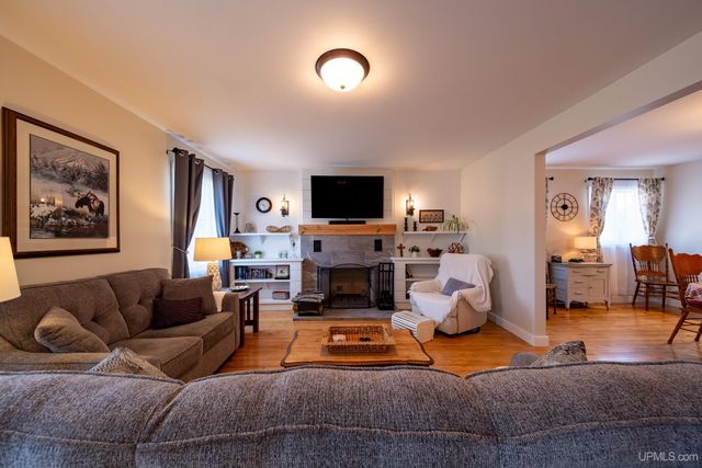 212 W Munising Avenue, Munising, MI 49862