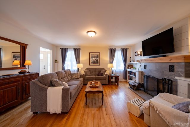 212 W Munising Avenue, Munising, MI 49862