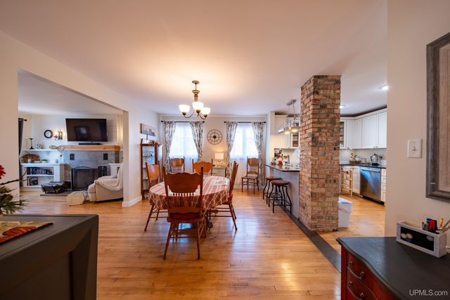 212 W Munising Avenue, Munising, MI 49862