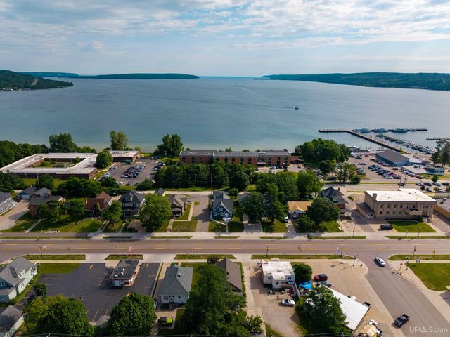 212 W Munising Avenue, Munising, MI 49862