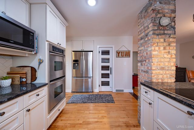 212 W Munising Avenue, Munising, MI 49862