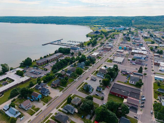 212 W Munising Avenue, Munising, MI 49862