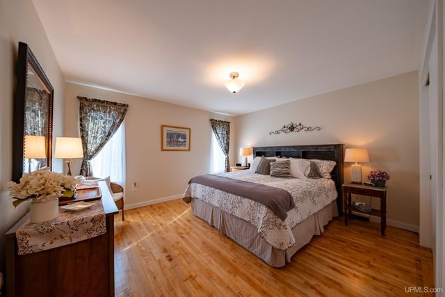 212 W Munising Avenue, Munising, MI 49862