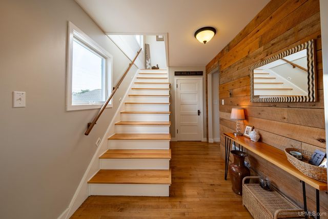 212 W Munising Avenue, Munising, MI 49862