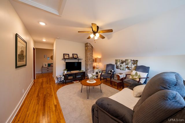 212 W Munising Avenue, Munising, MI 49862