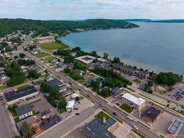 212 W Munising Avenue, Munising, MI 49862