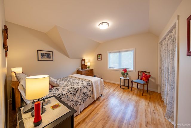 212 W Munising Avenue, Munising, MI 49862