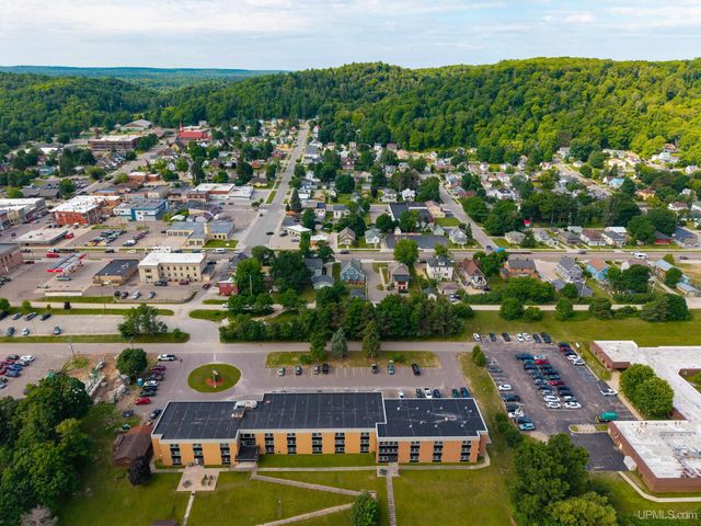 212 W Munising Avenue, Munising, MI 49862