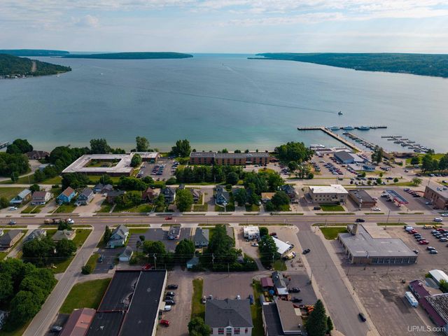 212 W Munising Avenue, Munising, MI 49862