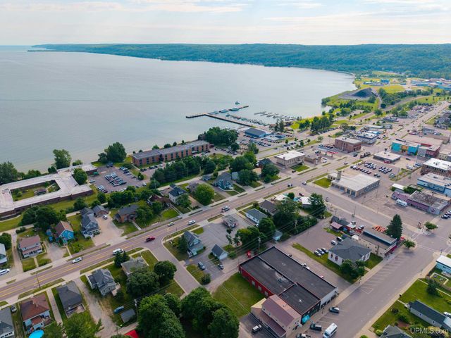 212 W Munising Avenue, Munising, MI 49862