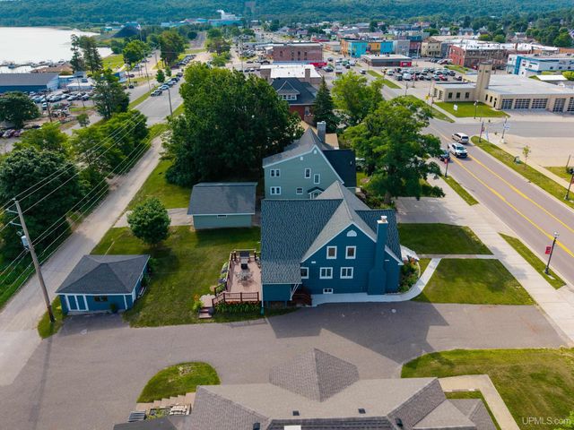 212 W Munising Avenue, Munising, MI 49862