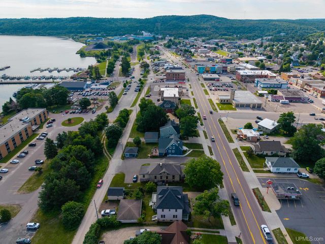 212 W Munising Avenue, Munising, MI 49862