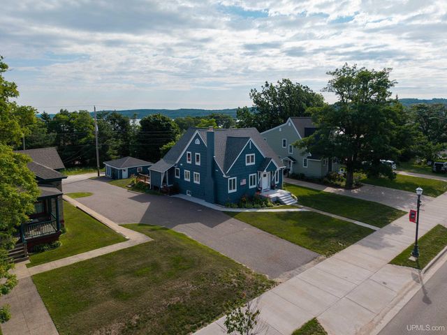 212 W Munising Avenue, Munising, MI 49862