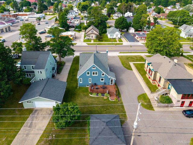 212 W Munising Avenue, Munising, MI 49862