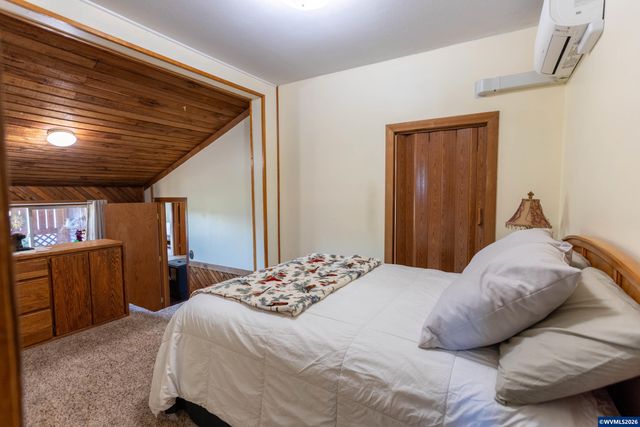 5686 Waconda Dr NE, Salem, OR 97305