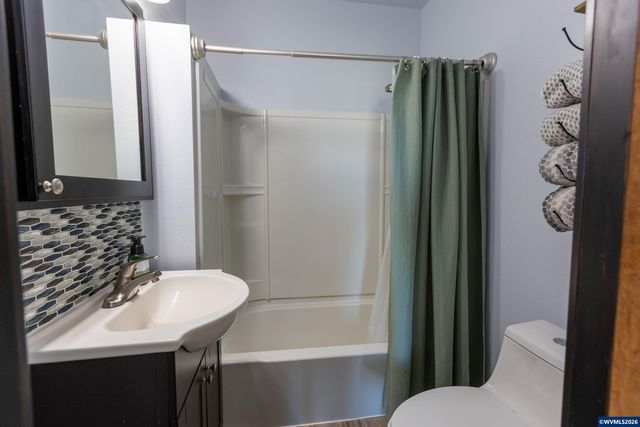5686 Waconda Dr NE, Salem, OR 97305