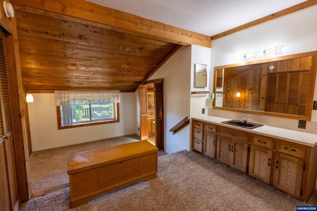 5686 Waconda Dr NE, Salem, OR 97305