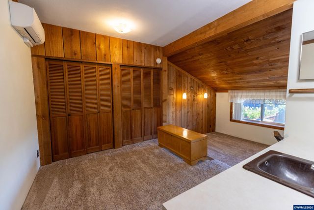 5686 Waconda Dr NE, Salem, OR 97305