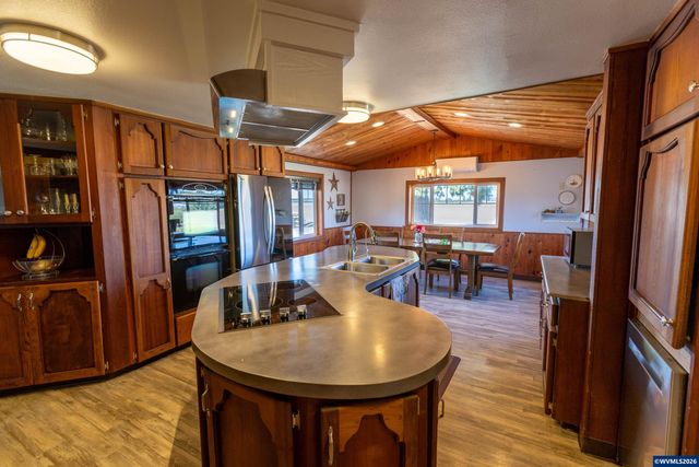 5686 Waconda Dr NE, Salem, OR 97305