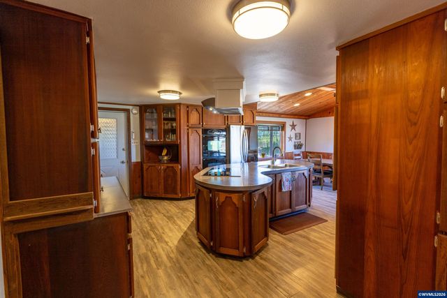 5686 Waconda Dr NE, Salem, OR 97305
