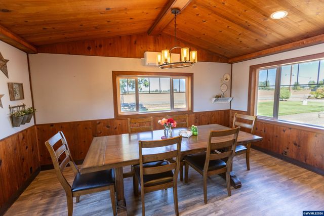 5686 Waconda Dr NE, Salem, OR 97305