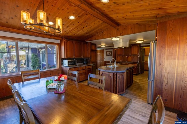 5686 Waconda Dr NE, Salem, OR 97305