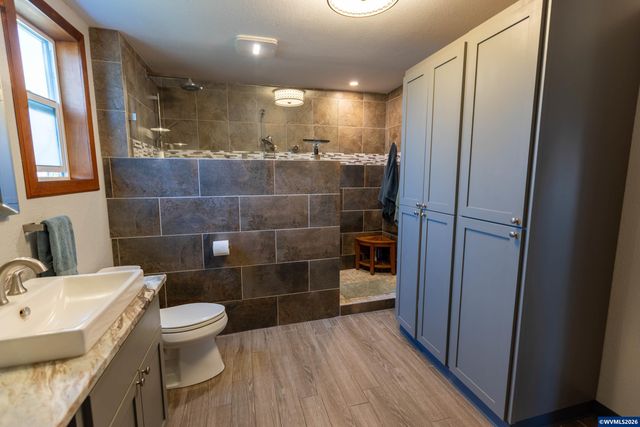 5686 Waconda Dr NE, Salem, OR 97305