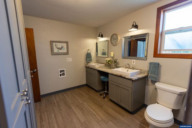 5686 Waconda Dr NE, Salem, OR 97305