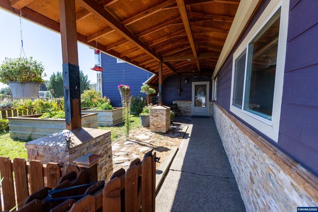 5686 Waconda Dr NE, Salem, OR 97305