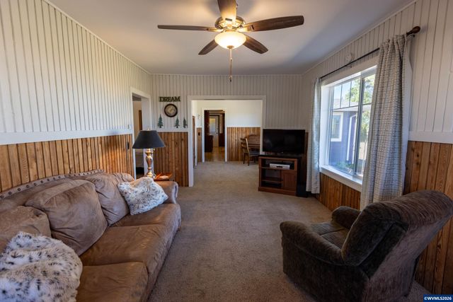 5686 Waconda Dr NE, Salem, OR 97305